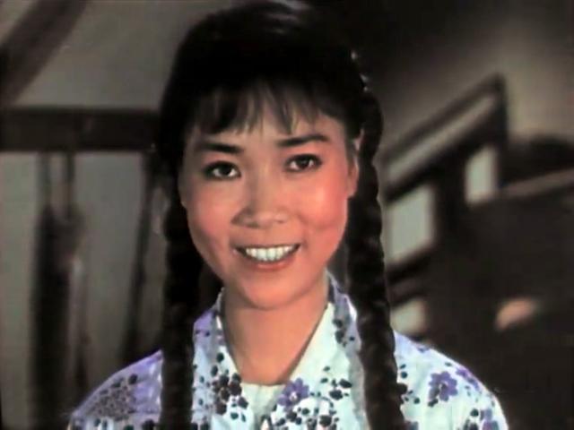 容貌美丽,气质清新的电影演员陶白莉,在电影《上海姑娘》中扮演五十