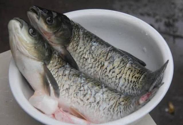 给鱼去腥很简单,用这三个方法就可以,让你做出