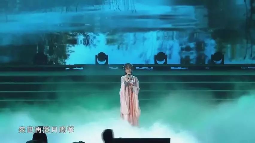 (银临在国风音乐节颁奖仪式上演唱《不老梦》)