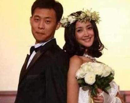娱乐圈暖男张译与妻子结婚多年才公开妻子是央视主持人钱琳琳