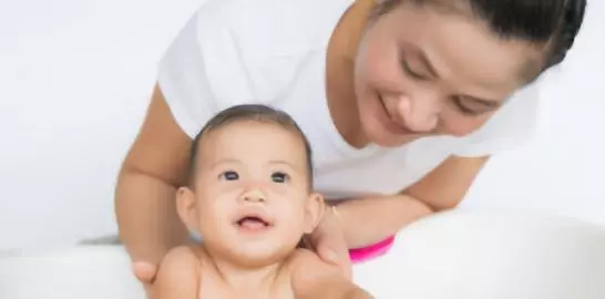                     原创            每次洗澡娃就闹，打开的方式很重要