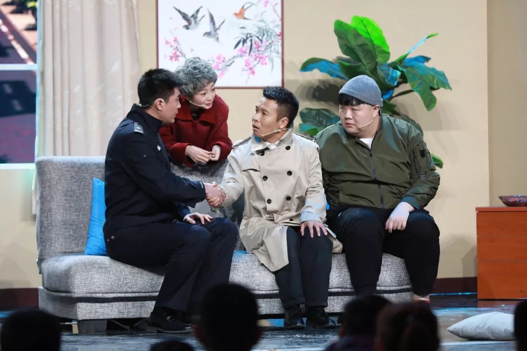 平凡的笑果——坚持用正能量塑造小人物 免费黄色网
