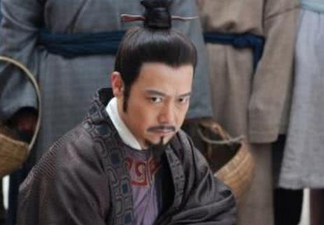 袁天罡为此人看相，预言他能当上宰相，可他走后袁天罡又摇头叹息