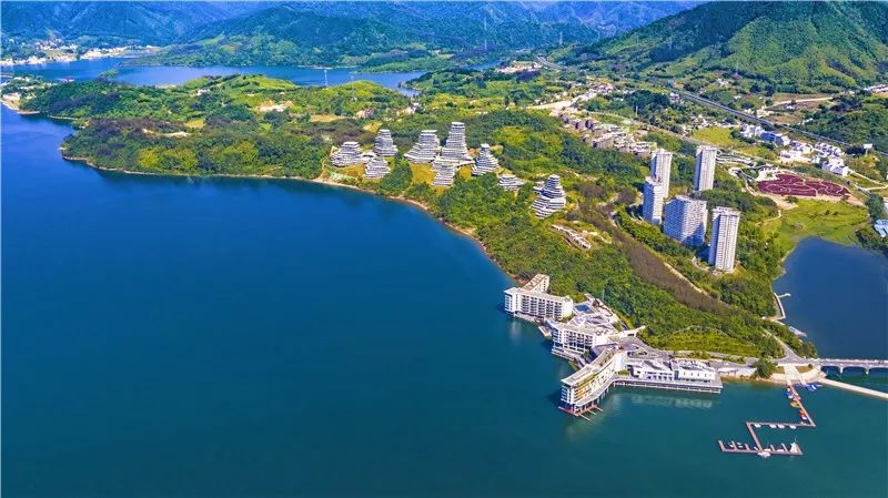 项目位于太平湖度假区核心位置,占地4500亩,与黄山,九华山共同组成