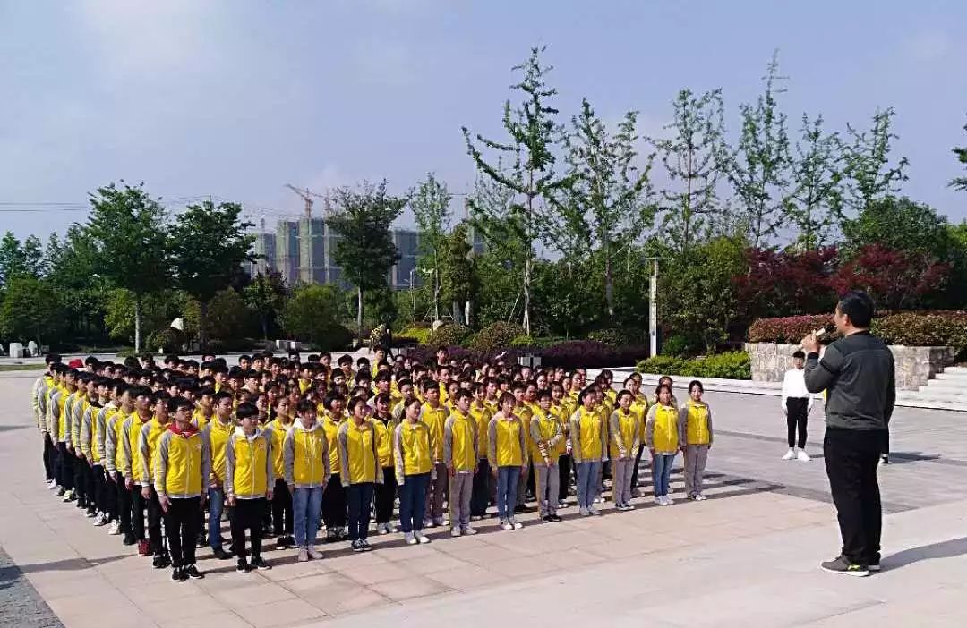 区县动态阜阳十中青春心向党建功新时代