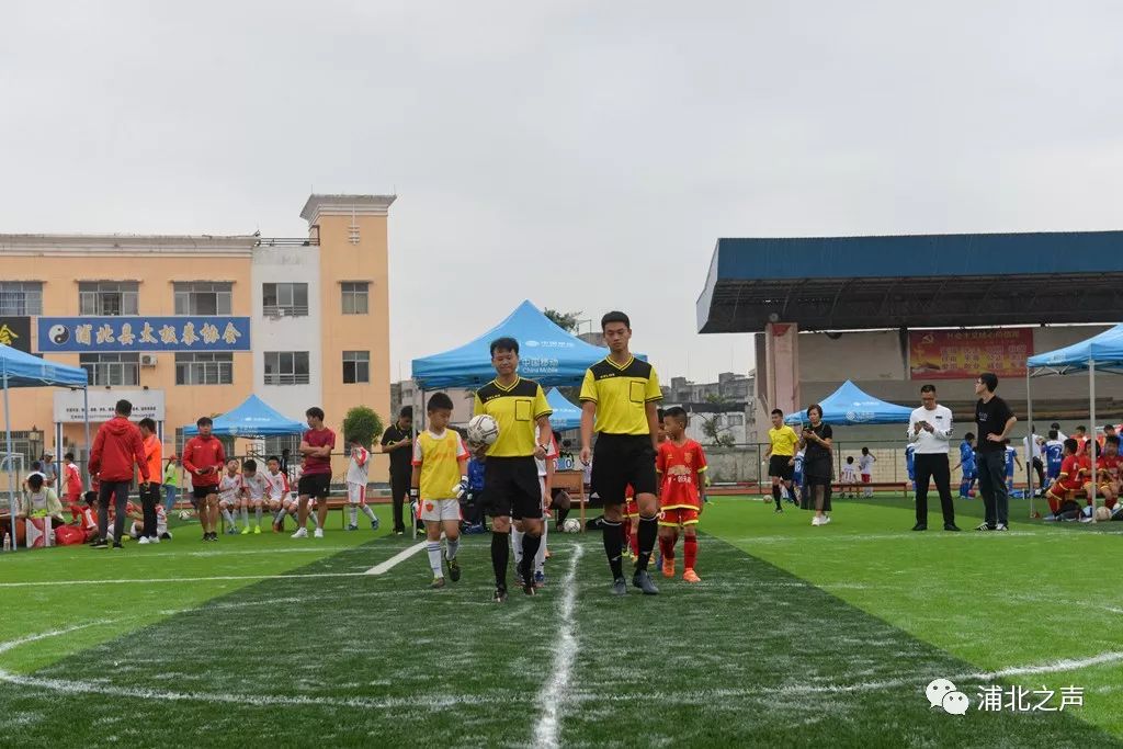 五一假期全区12支队伍在浦北绿茵场赛风采