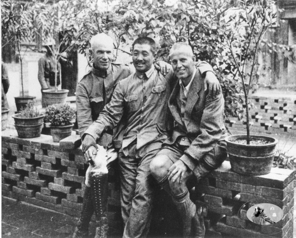 白求恩是因谁不幸感染去世，被他救活的士兵最后怎样了？