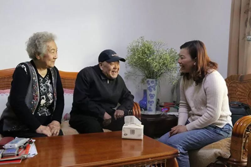 九旬夫妇捐百万助学,现在却说:“有点后悔了……” 百威娱乐博e百娱乐