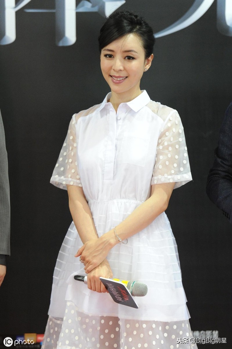 张静初甜美笑容 漂亮到没朋友,网友:笑容功不可没!