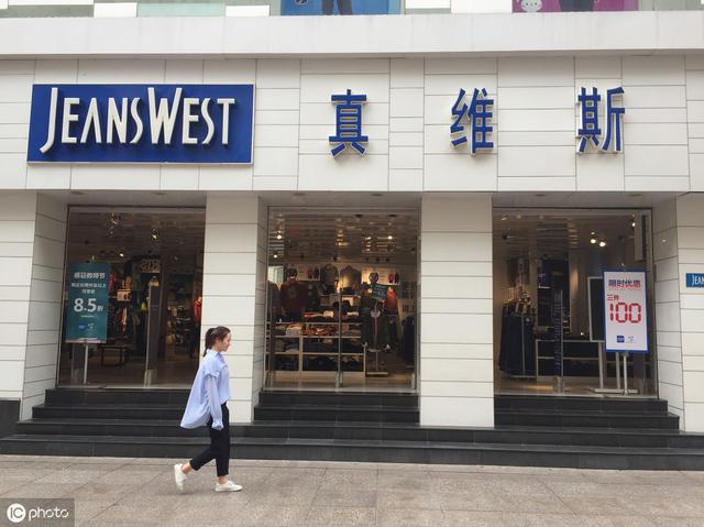 曾经服装品牌巨头:关店1300家亏损千万?老板却靠房地产挣回百亿 ibet国际平台登录网址