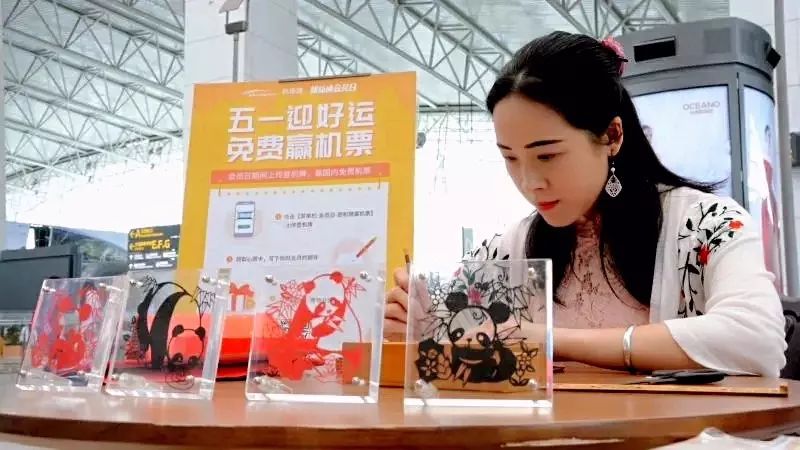 “非遗”玩出新风尚,白云机场系列文化活动丰富旅客五一出行体验 后进式无遮拦的动态图
