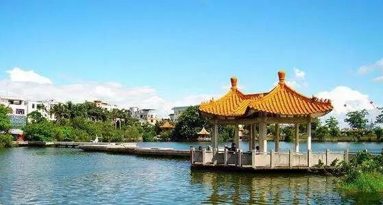 雷州西湖古称“雷湖”,宋咸淳年间湖滨始建横舟、狎鸥、涿飞、放生、总