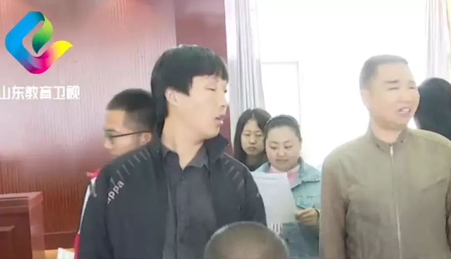 全盲教师杜国磊获“山东青年五四奖章” 乐虎国际官方网