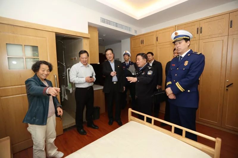 安阳市副市长欧阳报军检查 "五一"消防安保工作