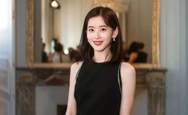 25岁章泽天输给65岁单身富婆:“女人到最后,都嫁给了自己” 游艇会官网电子游艺