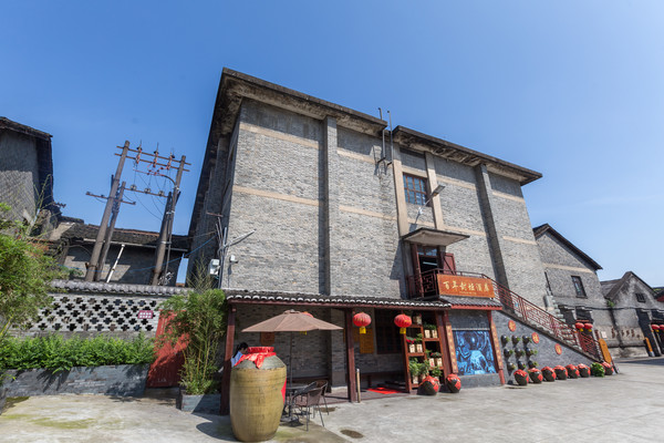 中国酒行业的国宝，历史跨度近800年，曾被评为中国十大考古发现