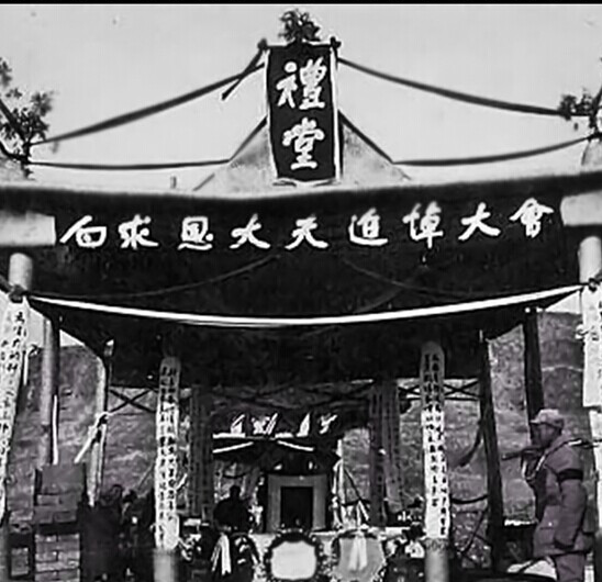 白求恩是因谁不幸感染去世，被他救活的士兵最后怎样了？