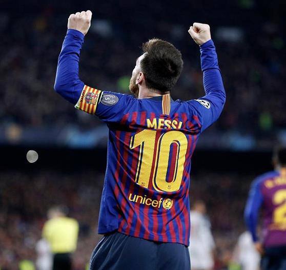 欧冠巴萨3:0利物浦!黄健翔曝内情,梅西四字感言