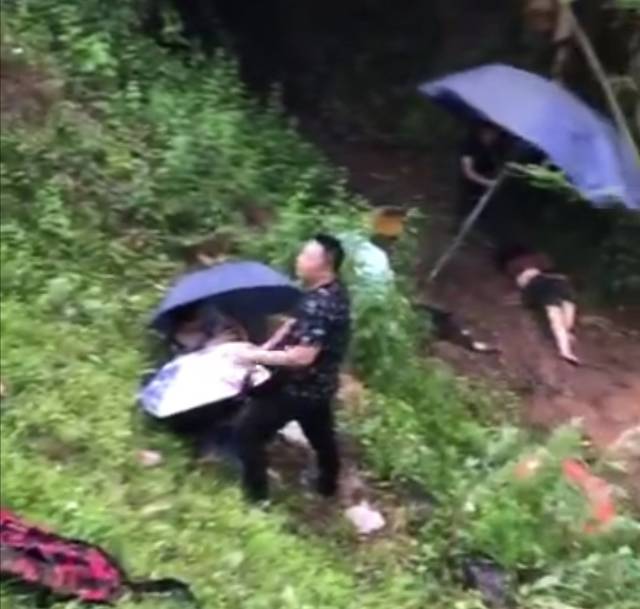 成都游乐园事故2死12伤,早有多名游客在网络吐槽其各种安全隐患 10bet备用网址