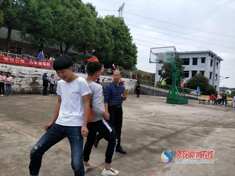 邵阳县梽木山中学纪念五四运动100周年趣味运动会圆满