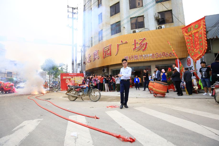 让您购房"零距离"!浦北奥园广场寨圩展厅今日盛大开放