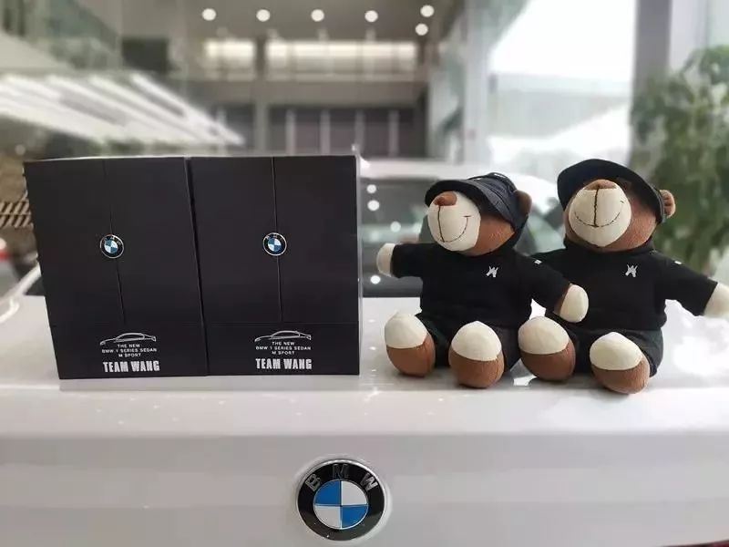 运 动 版 即可免费获得明星款限量版礼品 (王嘉尔同款的bmw bava小熊