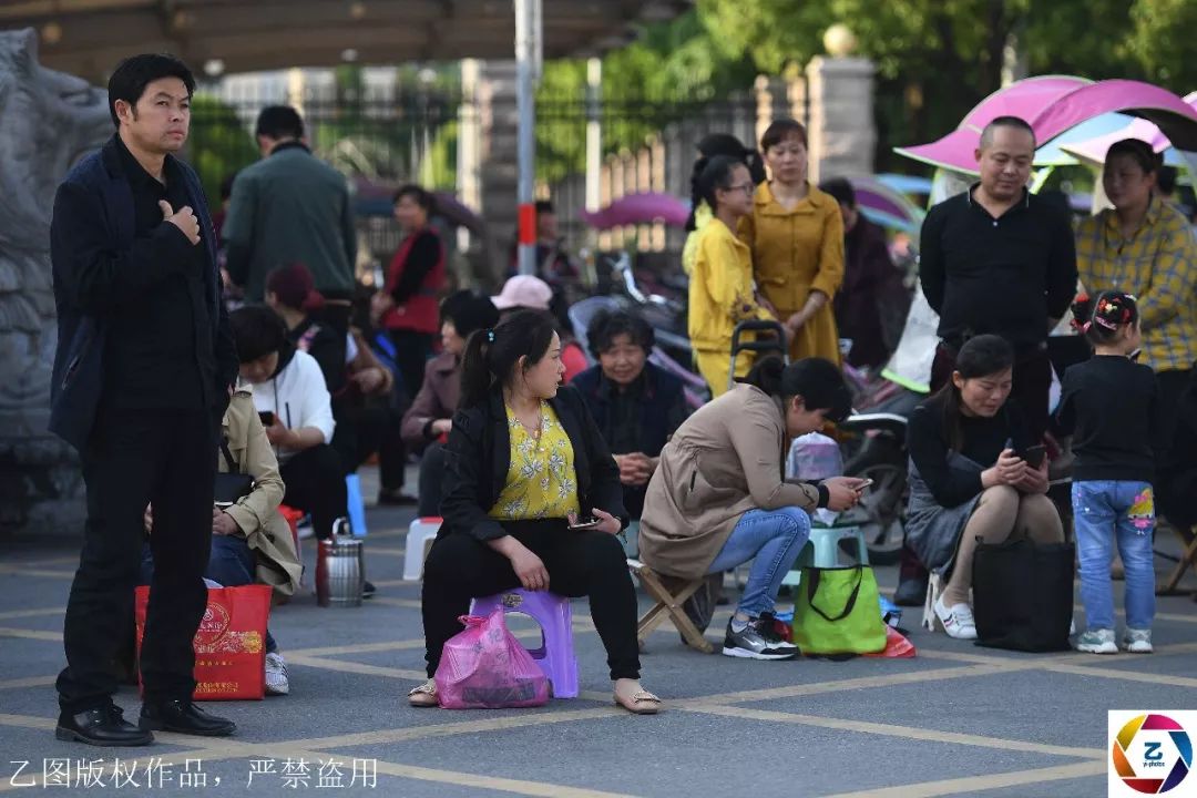 原创
实拍五一假期毛坦厂中学,万余考生紧张备考,家长聚集校门前送饭
原创
实拍五一假期毛坦厂中学,万余考生紧张备考,家长聚集校门前送饭