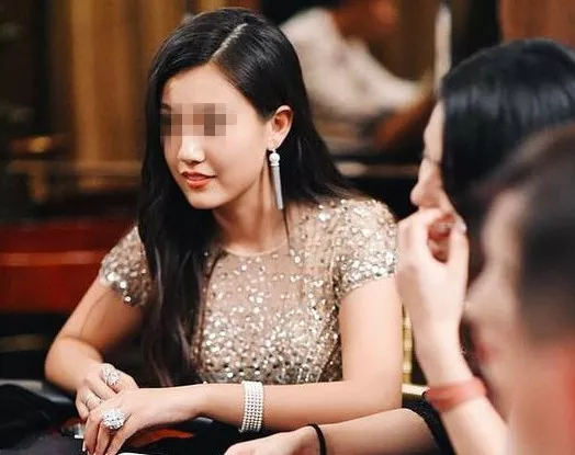 
少女“赵”的奇幻漂流


