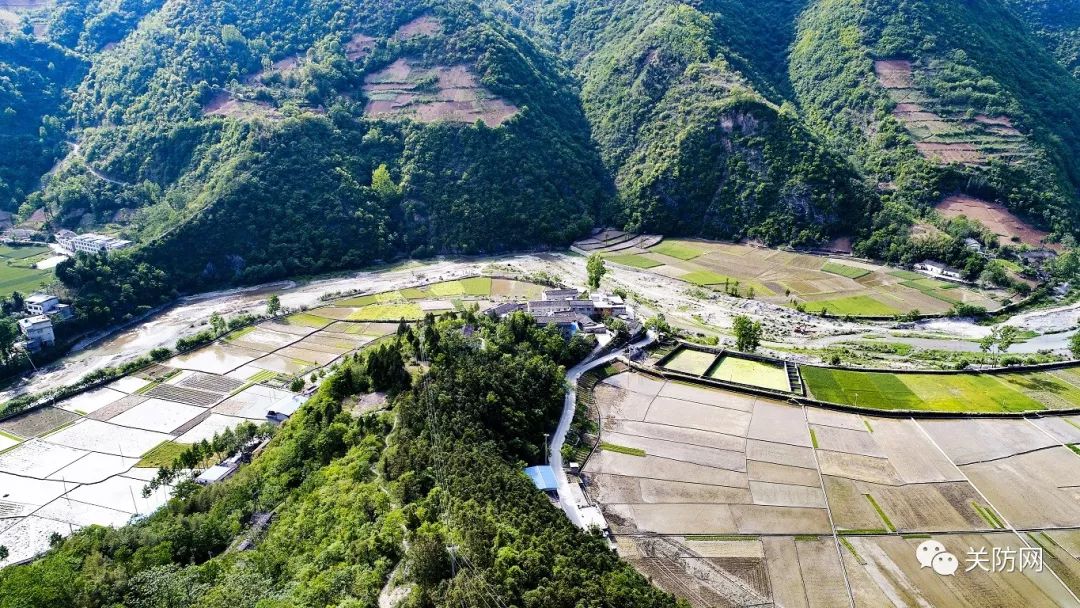 关防位于湖北省十堰市郧西西北边陲,东与本县店子镇,槐树林特场相连