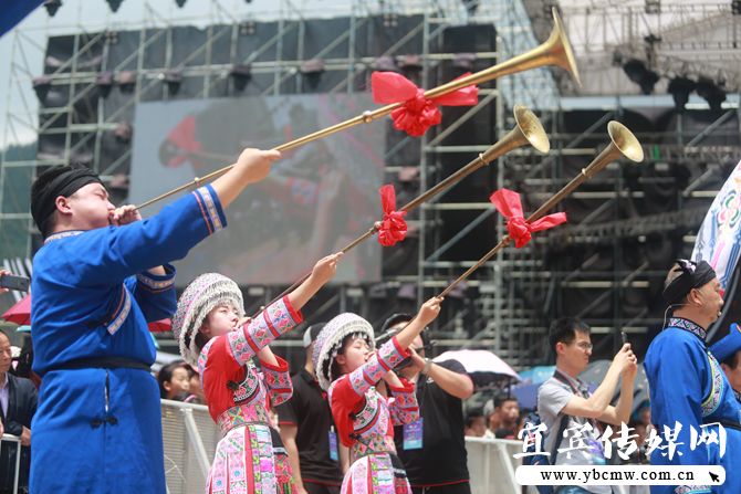 兴文国际苗族花山音乐节开幕 动力火车助阵引爆全场大合唱 yg电子游戏