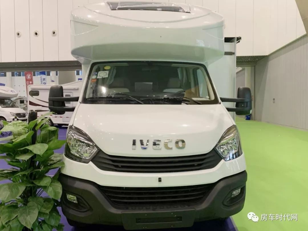 新车首发:凤凰依维柯欧胜自动挡双拓展房车 小长假结束时开它回家吧
