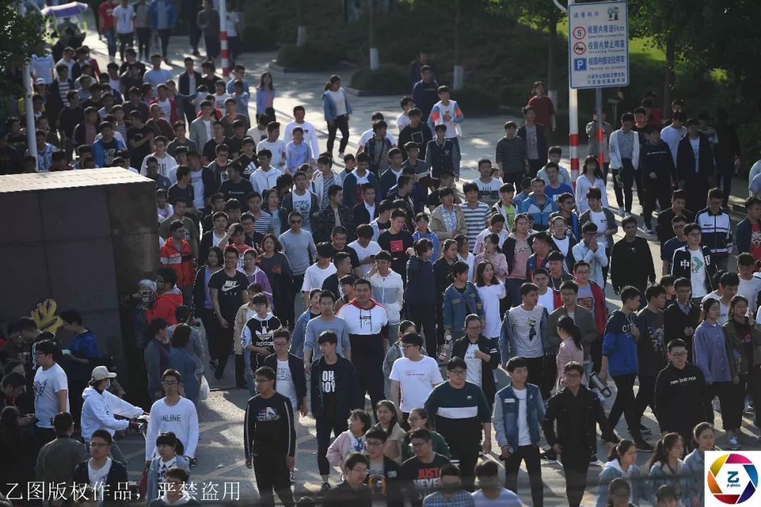 原创
实拍五一假期毛坦厂中学,万余考生紧张备考,家长聚集校门前送饭
原创
实拍五一假期毛坦厂中学,万余考生紧张备考,家长聚集校门前送饭