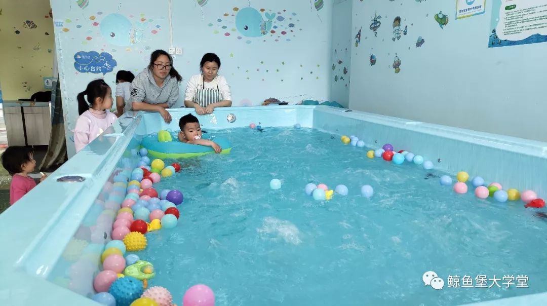                     宝宝游泳为什么要去专业的婴儿游泳馆