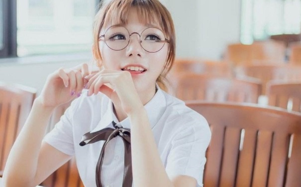                     女孩第一次来例假，若正好在这个时间段，那就还有机会长高