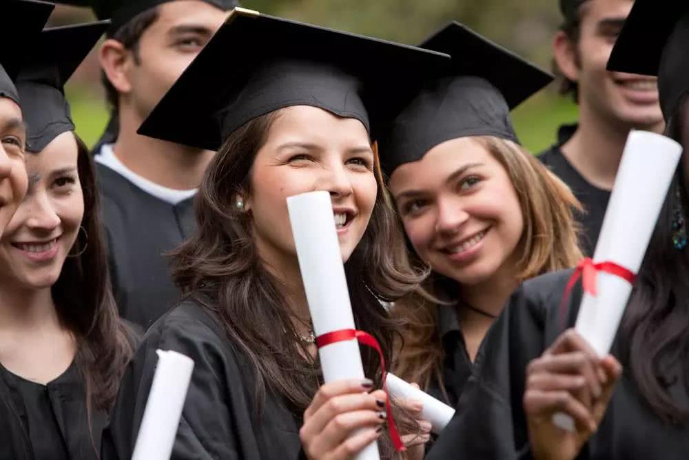 
原创
大学毕业生是应该回县城考公务员，还是去北上广闯荡更有前途？



