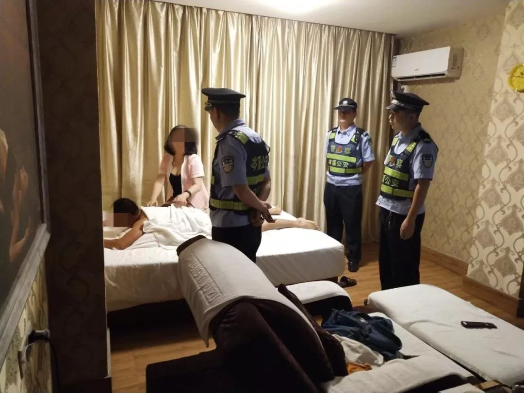 梧州警方严打违法犯罪,清查旅馆按摩浴足等场所.