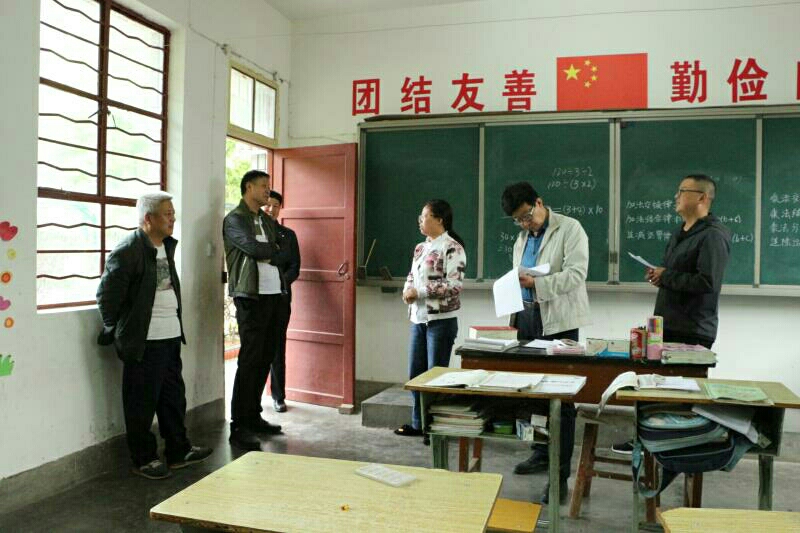 
【围观】陇南徽县农村3个老师6个年级8个学生的风雨坚守


