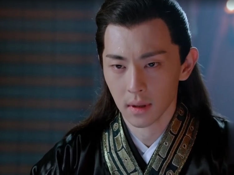 她曾经是邓伦女友,被''雪藏''患''抑郁症'',如今跃身