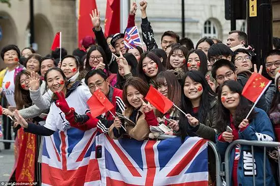
英国大学拟大涨欧盟留学生学费，涨幅为150%！


