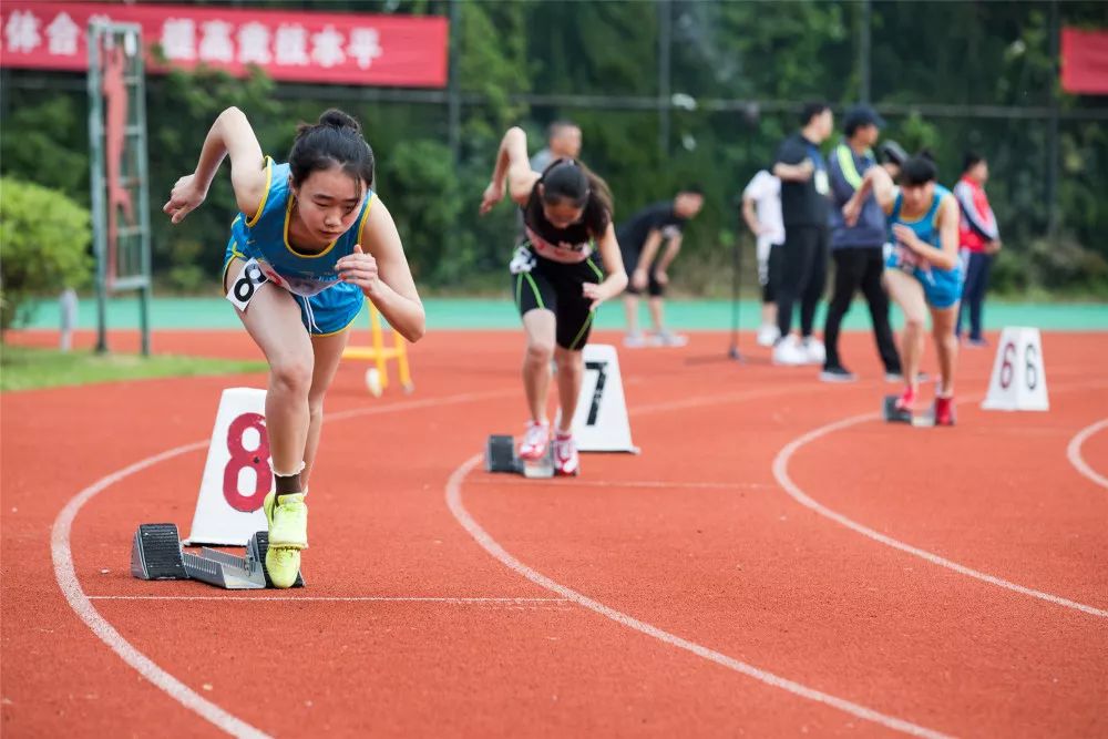 奔赴一场赛事,燃烧热血青春,小普君带你围观运动会上的那些精彩瞬间!