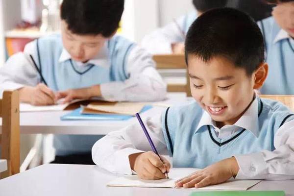 
原创
教师个子小，学生不尊重，天天有苦恼，弄清原因才能赢得尊重



