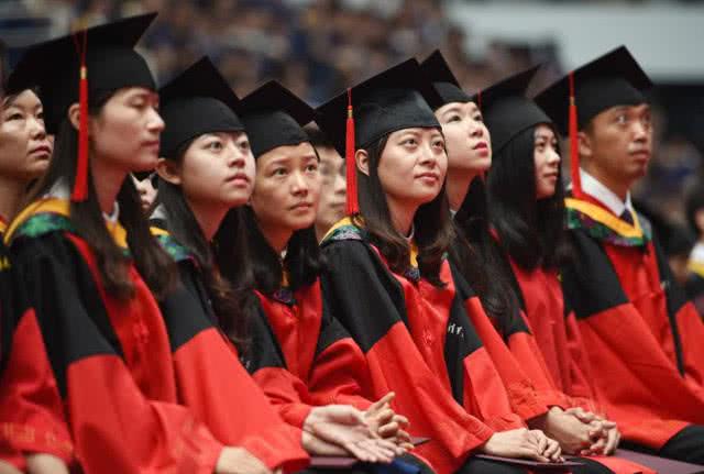 
原创
大学毕业生是应该回县城考公务员，还是去北上广闯荡更有前途？


