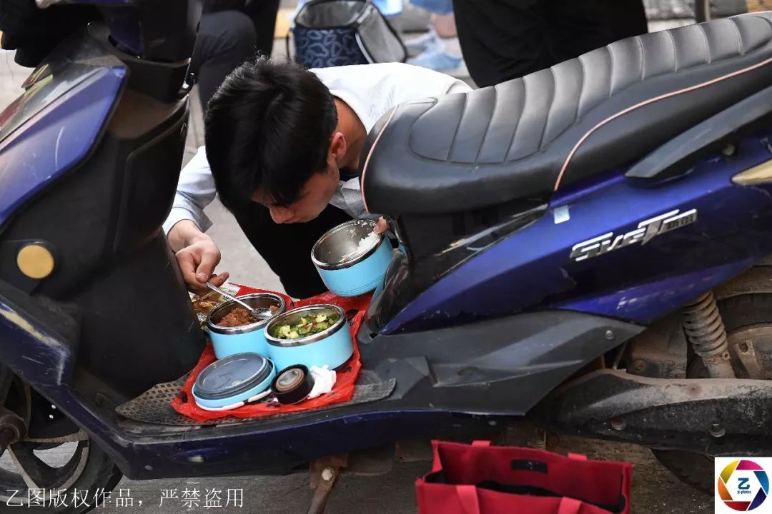 原创
实拍五一假期毛坦厂中学,万余考生紧张备考,家长聚集校门前送饭
原创
实拍五一假期毛坦厂中学,万余考生紧张备考,家长聚集校门前送饭