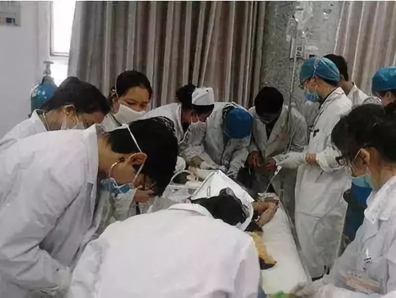                    2岁男孩凌晨发烧身亡，只因爸爸一个动作，医生痛心：这种错误，很多家长还在犯！