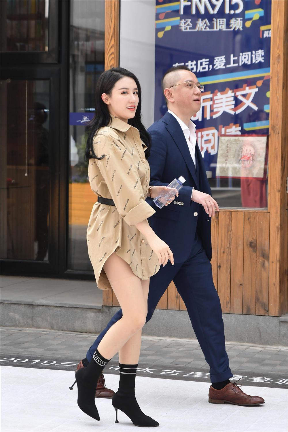 细高跟短长统袜靴怎么穿搭_高跟美女