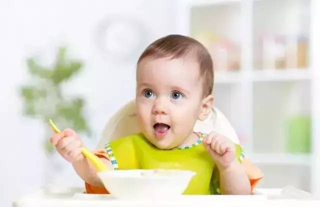                     家长们知道宝宝第一颗乳牙在出生后第几个月萌出吗？