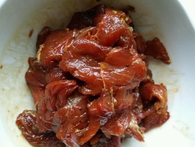 如何把牛肉切成丝 88d23d3d52df47c3ab53264cc7a1497c.jpeg