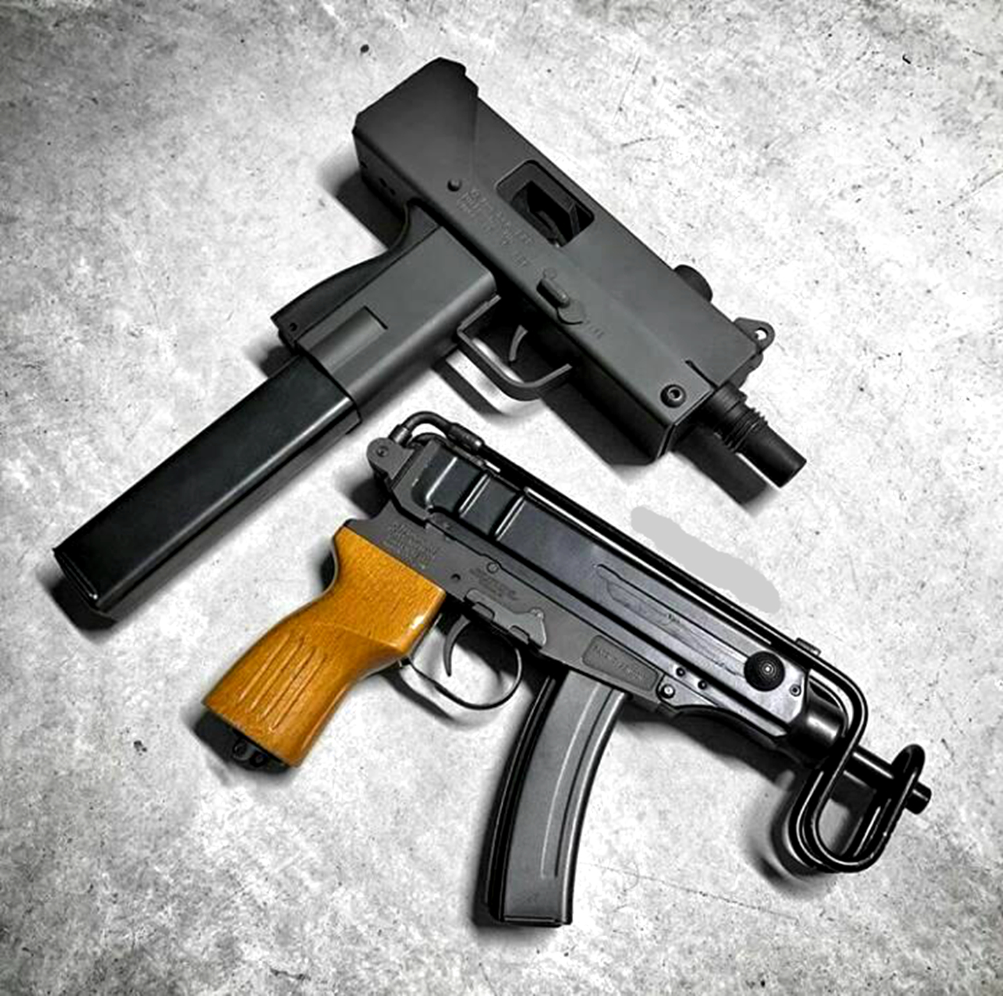 61蝎式冲锋枪:"蝎"式(scorpion)冲锋枪,是由原华约国家捷克斯洛伐克