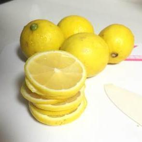                     风寒咳嗽和风热咳嗽，冰糖煮一碗水，润肺止咳，3天除根止咳！