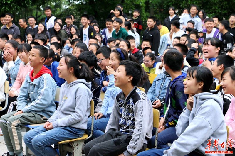 
纪念五四运动100周年长郡中学青年教师赴乡村中学送课助学


